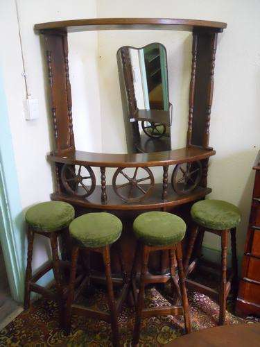COCKTAIL BAR WITH 4 STOOLS