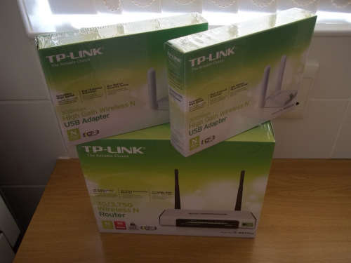 TP-LINK N 3G/3.75G Wireless Router plus 2 x 300 Mbps High Gain Wireless N USB Adapters