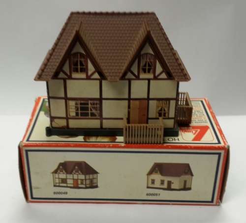 Lima HO Scale Accessories - House in Original box   R1 START!!!