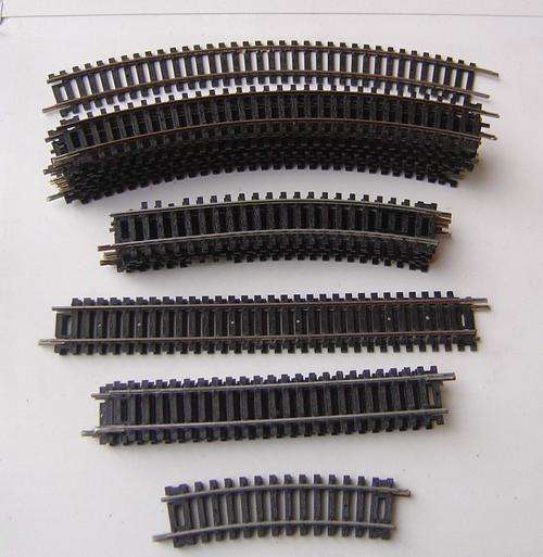 LIMA HO Scale Track - 18 x curves + 6 x Straits