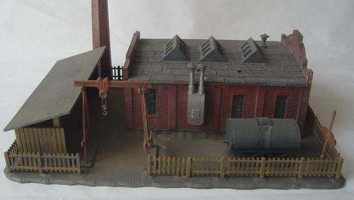 HO- Scale Building - Large Factory Site