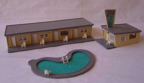 HO- Scale Building - MOTEL with Swimming Pool
