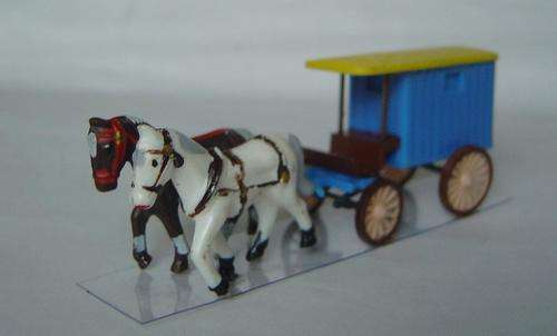 HO Scale Accessories - Carriage with 2 x Horses