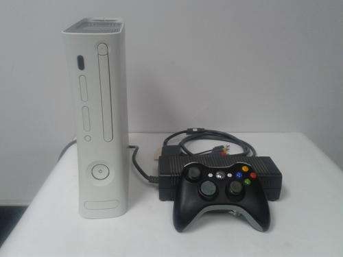XBOX 360 Console- (CHIPPED to play copied games) + 1 x Wireless Controller + All Cables + 2 x games!