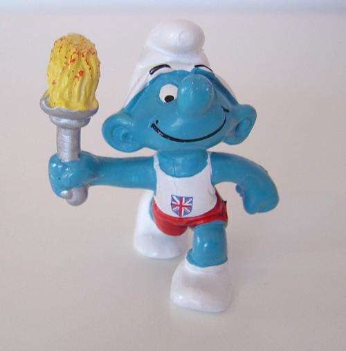 Smurf 1978- Peyo Schleich 2.0030 - Torch Bearer with British Flag - RARE!!!!!