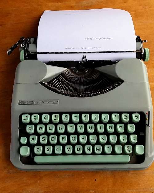 Hermes Baby typewriter- Working
