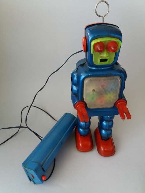 ICONIC! 1965 "Ko-Yoshiya" Hi-Wheel tin robot- in working order!
