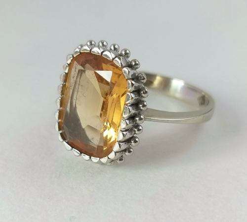 18ct White gold ring set with large golden yellow citrine