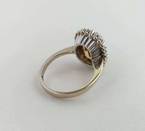 18ct White gold ring set with large golden yellow citrine