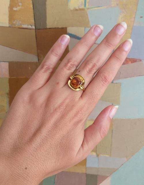 Gorgeous 18 carat gold and golden citrine ring