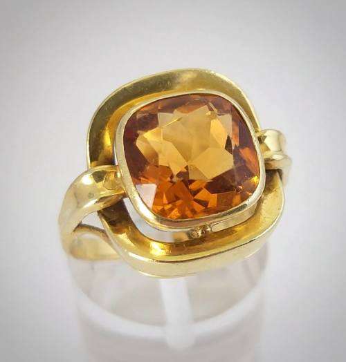 Gorgeous 18 carat gold and golden citrine ring