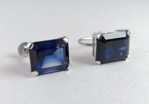 Blue topaz and white gold earrings