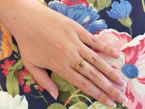 9ct gold and red almandine garnet ring