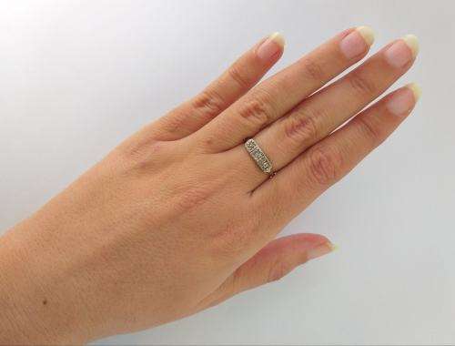 Antique 18ct gold and platinum ring set with three diamonds