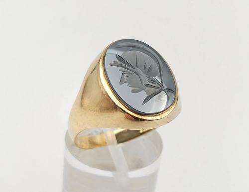 Unisex 9ct gold and hematite signet ring