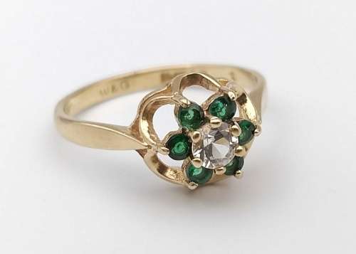 Vintage green stone and gold ring