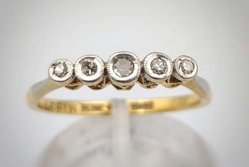 18ct gold and platinum ring set with 5 white diamonds