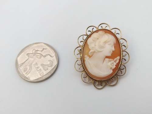 Vintage 9ct gold cameo brooch