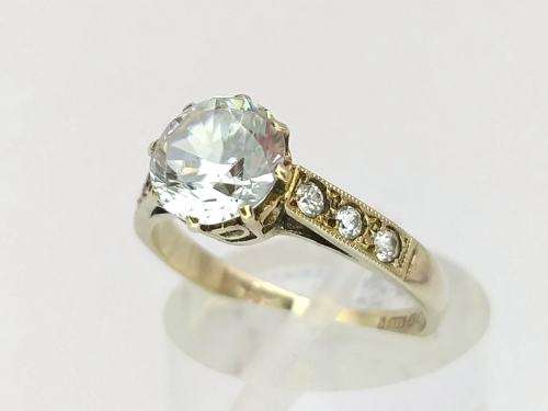 Vintage CZ solitaire set in 9ct gold