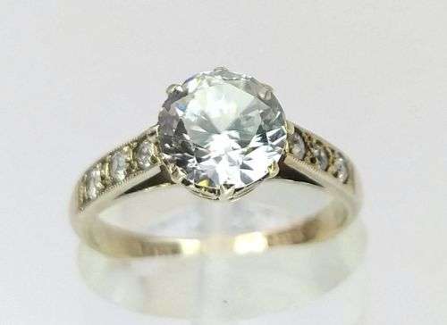 Vintage CZ solitaire set in 9ct gold