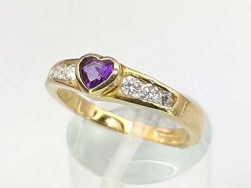 Heart-shaped amethyst and CZ ring (9ct gold)