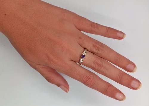 Heart-shaped amethyst and CZ ring (9ct gold)
