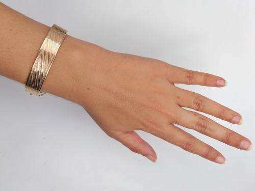 Spectacular 9ct rose gold hinged bangle (solid)