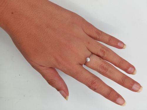Stylish platinum diamond solitaire ring