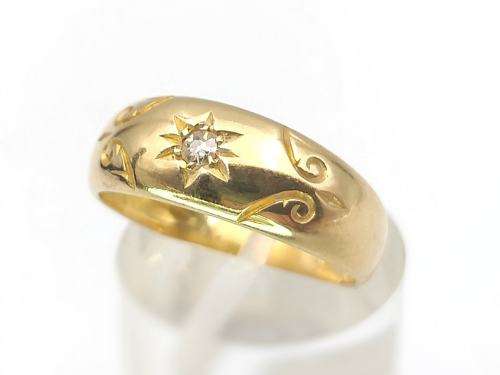 Vintage 18ct gold gypsy ring set with a single diamond