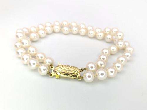 Elegant faux pearl bracelet with 9ct gold clasp