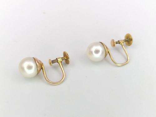 Pearl earrings set in 9ct gold