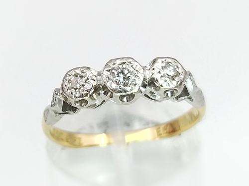 18ct gold triple diamond ring