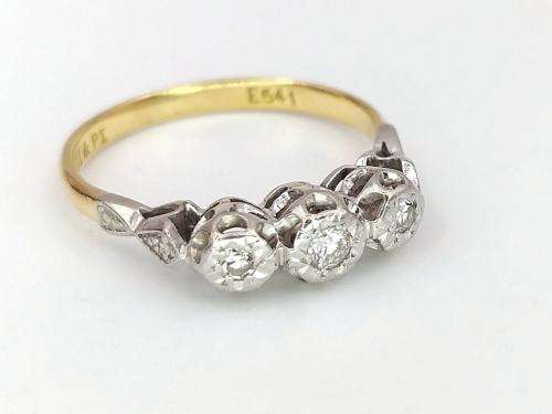 18ct gold triple diamond ring