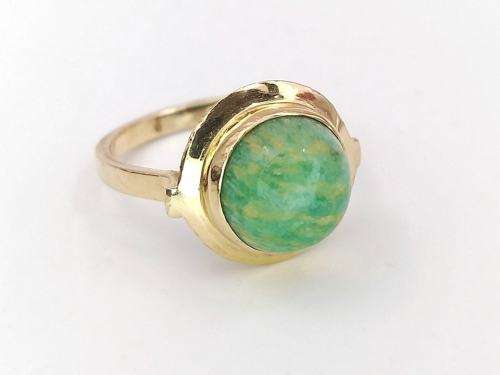 9ct gold & green amazonite ring