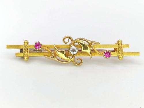 Edwardian diamond & ruby brooch (15ct yellow gold)