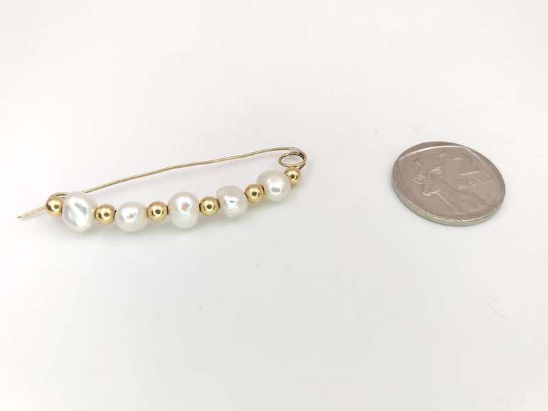 Pretty 9ct gold and pearl brooch, handmade
