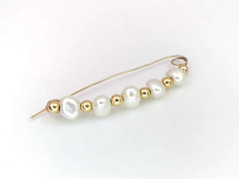 Pretty 9ct gold and pearl brooch, handmade