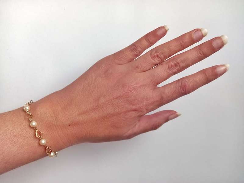 Pretty 14ct gold heart shaped link pearl bracelet
