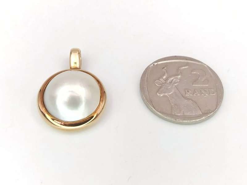 Vintage 9ct gold mabe pearl pendant enhancer