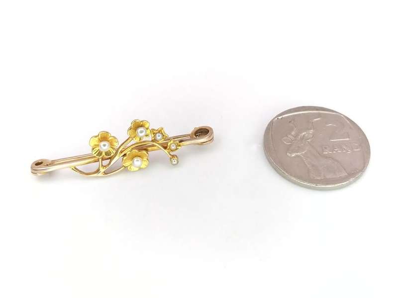 Edwardian 14ct gold & seed pearl brooch