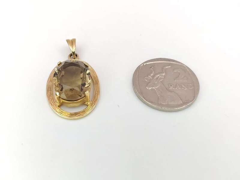 Vintage 9ct gold & brown topaz pendant