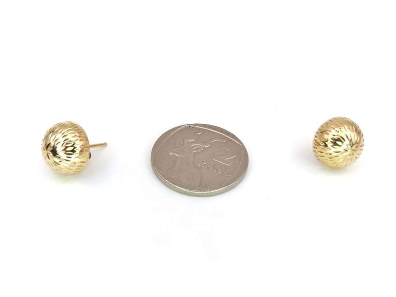 Classic round 9ct gold studs