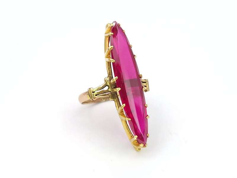 Beautiful marquise cut pink ruby ring (set in 9ct gold)
