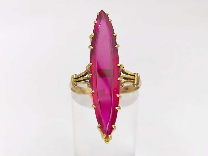 Beautiful marquise cut pink ruby ring (set in 9ct gold)