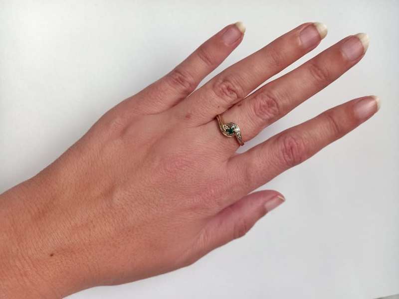 Green and white CZ ring (set in 9ct gold)