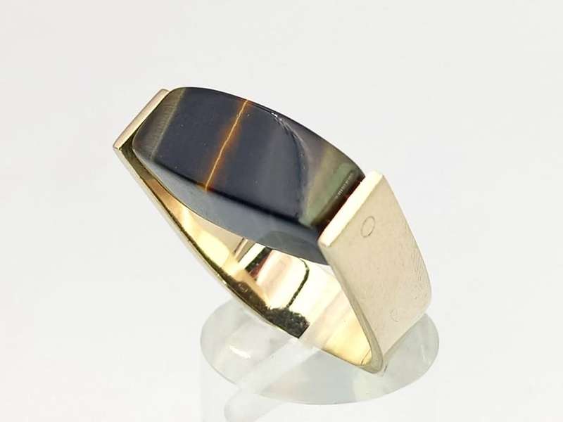 Mid-century Modern tiger`s eye men`s ring set in 9ct gold