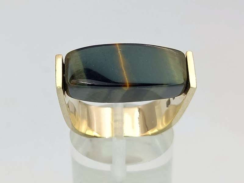 Mid-century Modern tiger`s eye men`s ring set in 9ct gold