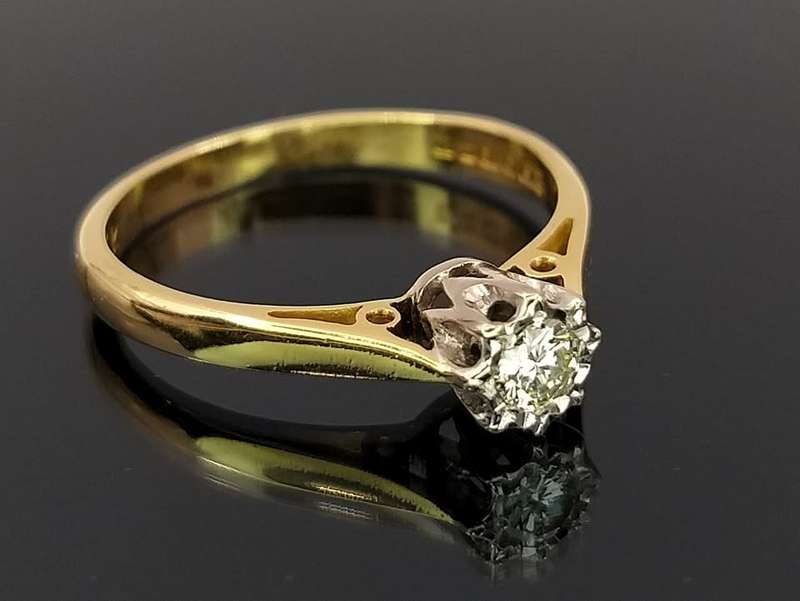 Vintage classic 18ct diamond solitaire ring
