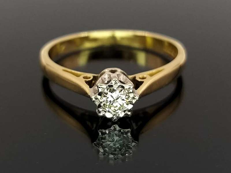 Vintage classic 18ct diamond solitaire ring
