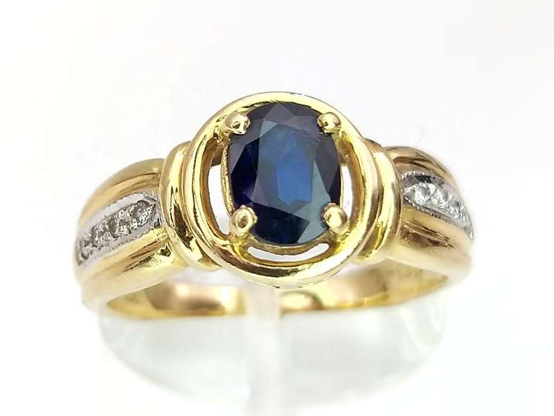 18ct gold blue sapphire & diamond ring